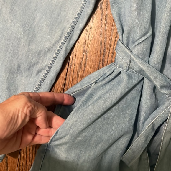 Banana Republic denim dress with tie waist. Size 12 - Picture 7 of 8